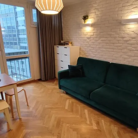 Centrum - Metro Rondo Onz Apartmán