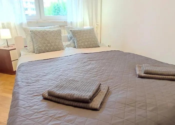 Centrum - Metro Rondo Onz Lägenhet