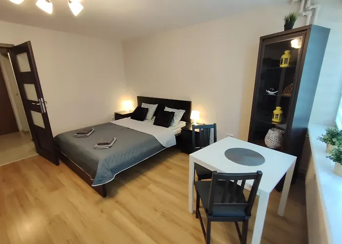 Centrum - Metro Rondo Onz Lägenhet