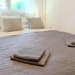 Centrum - Metro Rondo Onz Apartmán
