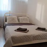 Centrum - Metro Rondo Onz Apartmán