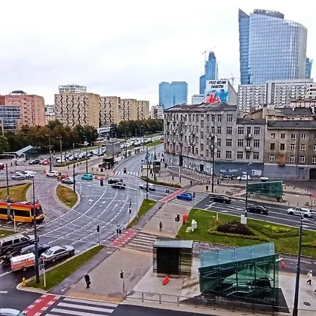 Centrum - Metro Rondo Onz 아파트 *