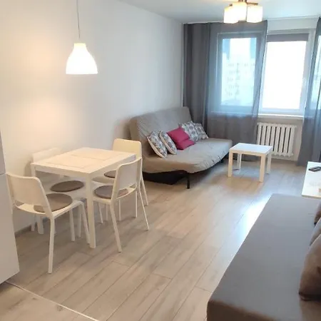 Centrum - Metro Rondo Onz Apartment *