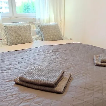 Centrum - Metro Rondo Onz 아파트
