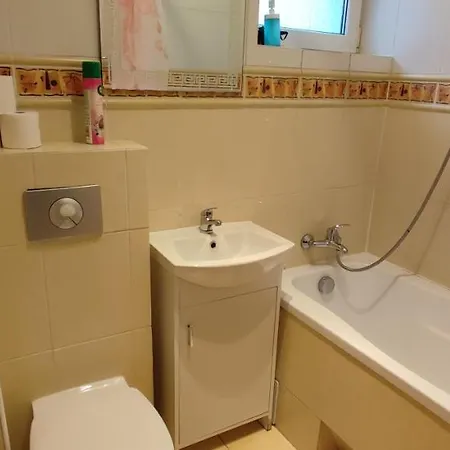 Centrum - Metro Rondo Onz Apartment *