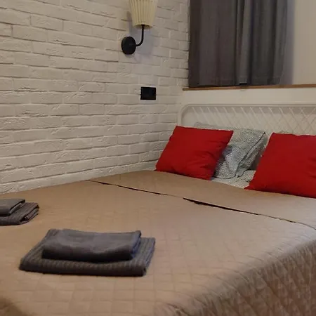 Centrum - Metro Rondo Onz Apartment