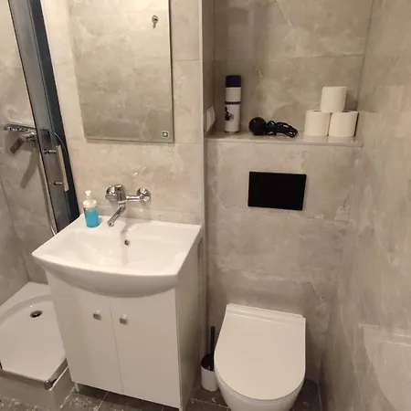 Centrum - Metro Rondo Onz Apartment *