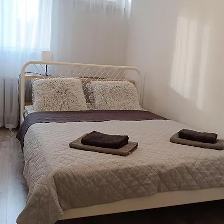 Centrum - Metro Rondo Onz Apartment
