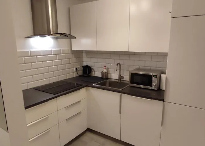 Centrum - Metro Rondo Onz *