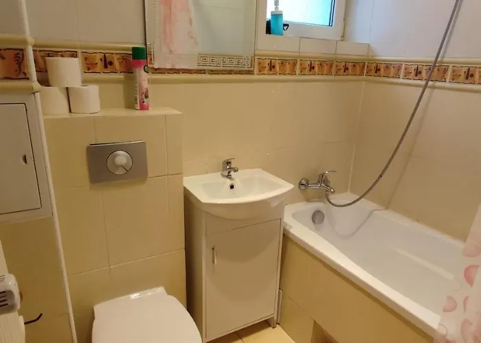 Centrum - Metro Rondo Onz Lägenhet *