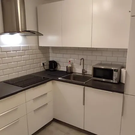 Centrum - Metro Rondo Onz *